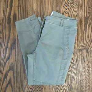 Chicos Brooke Seamed Utility Pants Womens Sz 1 US 8 Green Pockets‎ Twill